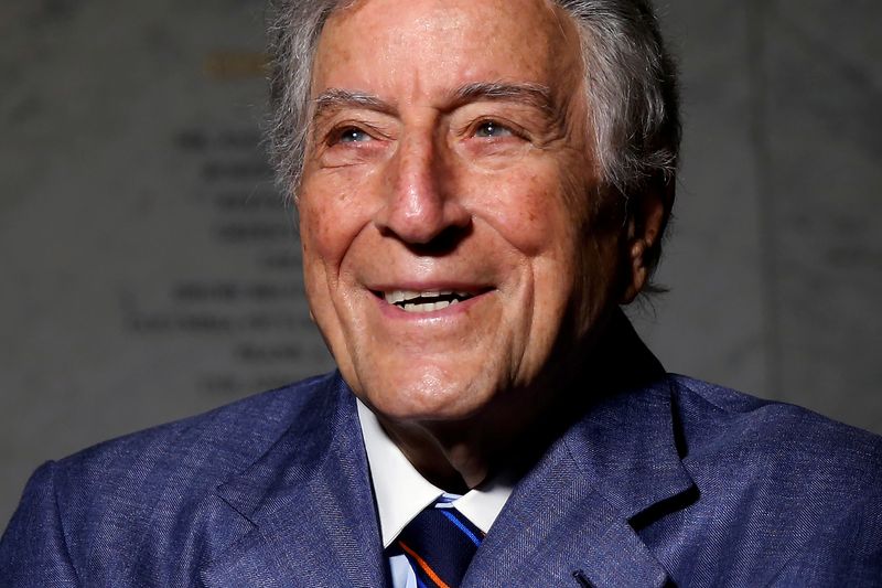 &copy; Reuters. FILE PHOTO: FILE PHOTO: Singer and artist Tony Bennett poses for a portrait before an opening of his art exhibition in the Manhattan borough of New York, U.S. May 3, 2017.   REUTERS/Carlo Allegri/File Photo