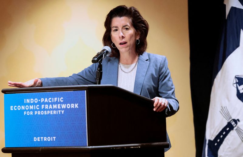 &copy; Reuters. FILE PHOTO: U.S. Commerce Secretary Gina Raimondo addresses the media during the Indo-Pacific Economic Framework meeting in Detroit, Michigan U.S. May 27, 2023. REUTERS/Rebecca Cook/File Photo