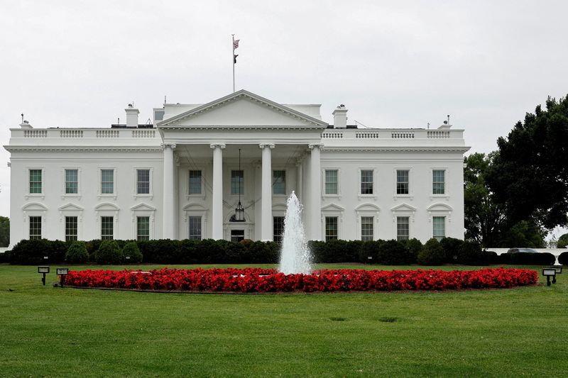 &copy; Reuters. FILE PHOTO: A general view of the White House, where over the Fourth of July holiday weekend cocaine was discovered in an entry area where visitors place electronics and other belongings before taking tours, in Washington, U.S. June 12, 2023. REUTERS/Jona