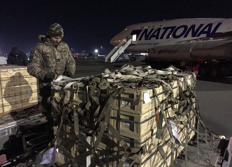&copy; Reuters. Military aid, delivered as part of the United States' security assistance to Ukraine, is unloaded from a plane at the Boryspil International Airport outside Kyiv, Ukraine February 13, 2022. REUTERS/Serhiy Takhmazov/File Photo