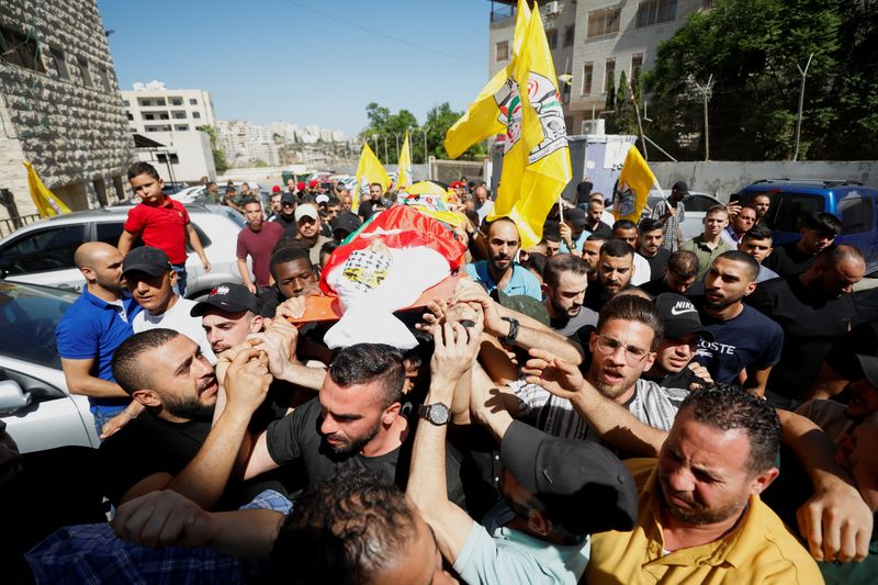 © Reuters. Funeral de palestino morto durante confrontos com Exército israelense, em Nablus, na Cisjordânia ocupada
20/07/2023
REUTERS/Mohamad Torokman