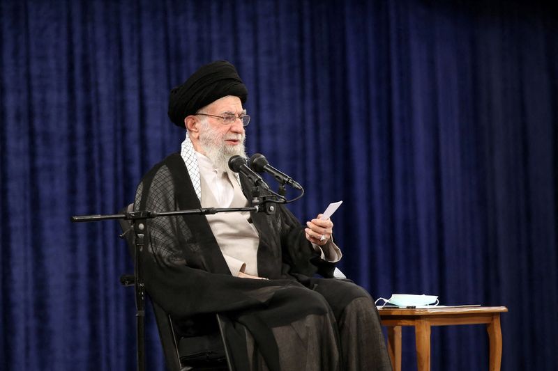 &copy; Reuters. الزعيم الأعلى الإيراني آية الله علي خامنئي خلال حديثه في اجتماع بمكتبه في طهران يوم 12 يوليو تموز 2023. صورة لرويترز من وكالة غرب آسيا للأنباء