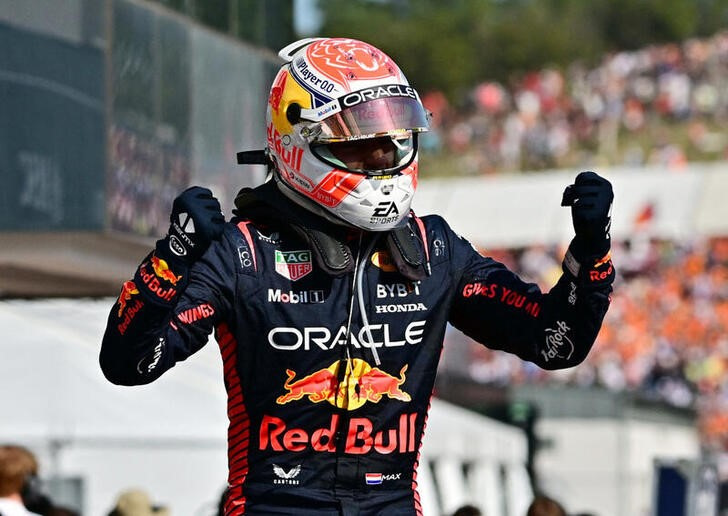 &copy; Reuters. El piloto holandés de Red Bull Max Verstappen celebra su victoria en el Gran Premio de Hungría de Fórmula Uno en el circuito Hungaroring de Budapest, Hungría. 23 julio 2023. REUTERS/Marton Monus