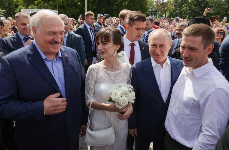 Putin recibe a Lukashenko y califica de fracaso la contraofensiva ucraniana Por Reuters