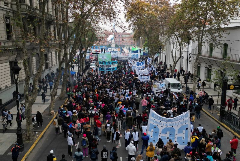 &copy; Reuters. FILE PHOTO: People gather near the presidential palace during a protest as inflation is hitting 114 per cent, hurting salaries and spending power, with many blaming tighter policies they say are due to the deal with the IMF, in Buenos Aires, Argentina Jun