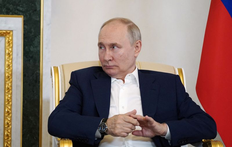 &copy; Reuters. 　ロシアが黒海経由の穀物輸出合意（黒海イニシアティブ）の履行を停止したことを巡り、プーチン大統領は７月２４日公表された論文で、合意が無意味になったことが理由だと述べた。２