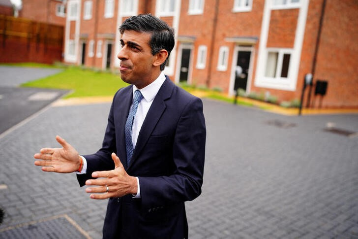 © Reuters. British Prime Minister Rishi Sunak, during a visit to Cofton Park, near Rednal, Birmingham, Britain. Picture date: Monday July 24, 2023. Ben Birchall/Pool via REUTERS