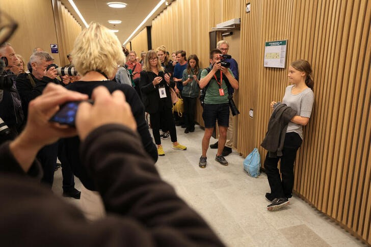 &copy; Reuters. La activista climática Greta Thunberg espera para ser juzgada en el tribunal de distrito de Malmo, Suecia. 24 julio 2023. TT News Agency/Andreas Hillergren/vía Reuters. ATENCIÓN EDITORES - ESTA IMAGEN FUE ENTREGADA POR UNA TERCERA PARTE.