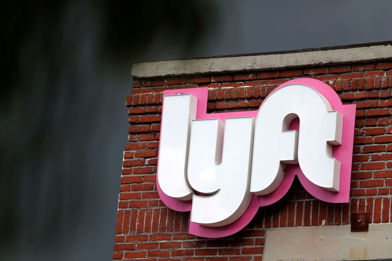 © Reuters. FILE PHOTO: The Lyft Driver Hub is seen in Los Angeles, California, U.S., March 20, 2019.  REUTERS/Lucy Nicholson/File Photo 