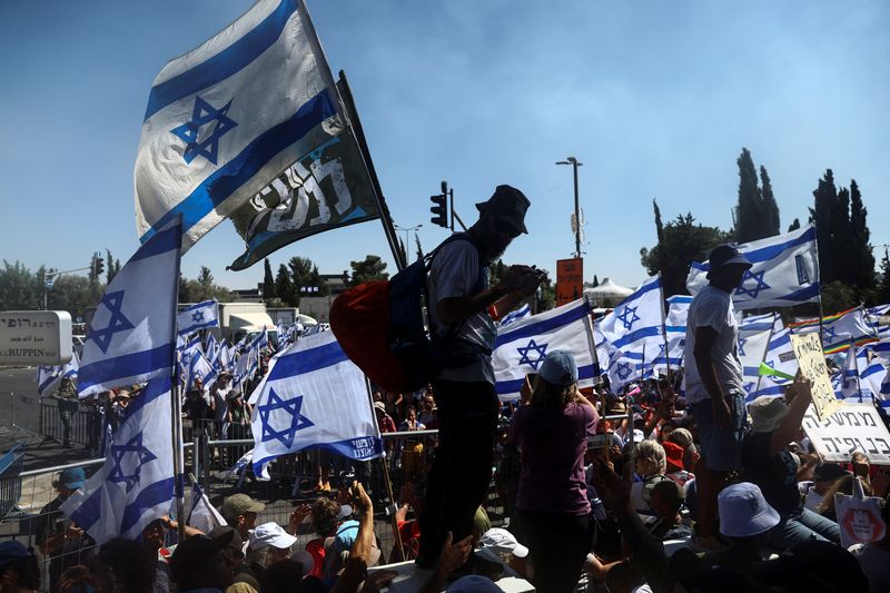 &copy; Reuters. مظاهرات مناهضة لرئيس الوزراء الإسرائيلي بنيامين نتنياهو والتعديلات القضائية في القدس يوم الاثنين. تصوير: رونن زوفولون - رويترز