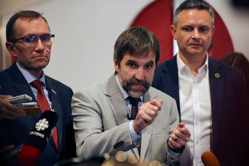 &copy; Reuters. FILE PHOTO: Canada's Minister of the Environment and Climate Change Steven Guilbeault speaks during a news briefing, at the COP27 climate summit in Red Sea resort of Sharm el-Sheikh, Egypt, November 19, 2022. REUTERS/Mohamed Abd El Ghany/File Photo