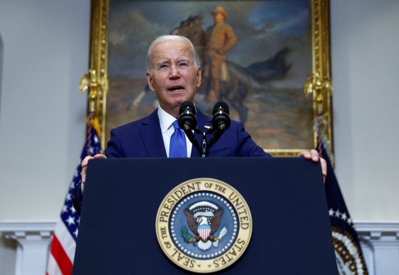 &copy; Reuters. U.S. President Joe Biden delivers remarks on artificial intelligence in the Roosevelt Room at the White House in Washington, U.S., July 21, 2023. REUTERS/Evelyn Hockstein