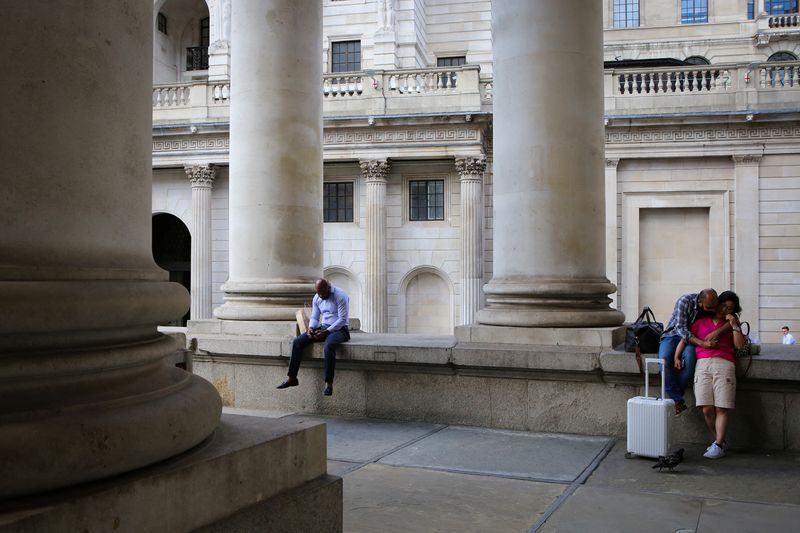 &copy; Reuters. People relax in front of the Bank of England in London's financial district, as Britain struggles with the highest inflation rate among the world's big rich economies, in London, Britain July 17, 2023. REUTERS/Rachel Adams/File Photo