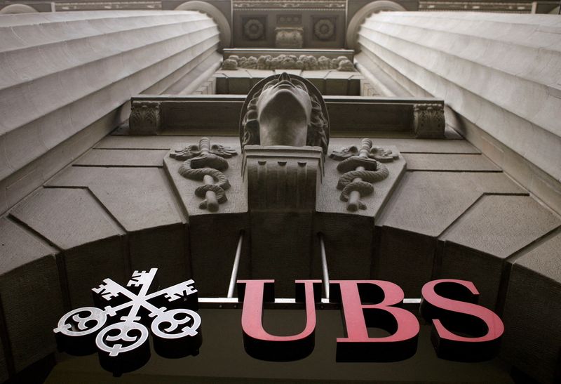 &copy; Reuters. FILE PHOTO: The logo of Swiss bank UBS is seen at the company's office at the Bahnhofstrasse in Zurich in this July 1, 2009 file photo.   REUTERS/Arnd Wiegmann/File Photo