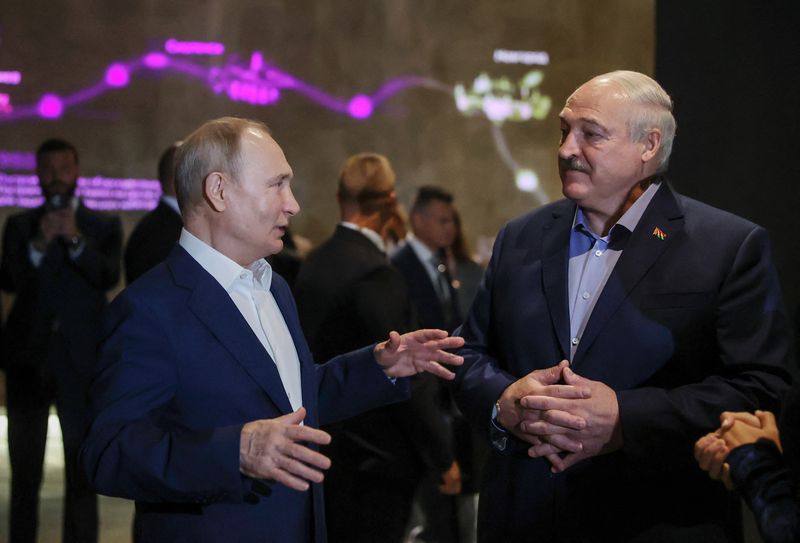 &copy; Reuters. Putin e Lukashenko visitam museu naval em Kronstadt, Rússia
23/07/2023
Sputnik/Alexander Demyanchuk/Pool via REUTERS