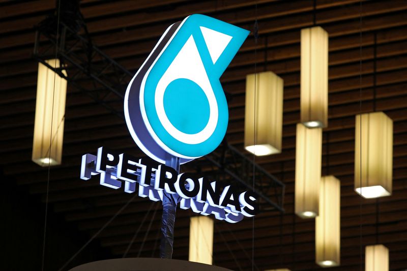 &copy; Reuters. FILE PHOTO-The logo of Malaysian energy group National Petroleum Limited, commonly known as PETRONAS, is displayed at their booth during the LNG 2023 energy trade show in Vancouver, British Columbia, Canada, July 12, 2023. REUTERS/Chris Helgren/File Photo