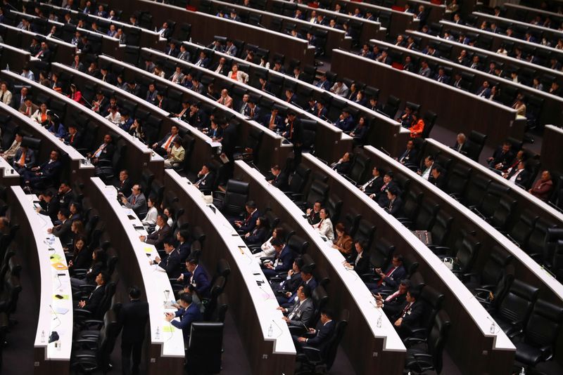 &copy; Reuters.   ７月２５日、タイの国会議長は２７日に予定されていた首相選出投票を延期した。タイの国会で１９日撮影（２０２３年　ロイター/Chalinee Thirasupa）