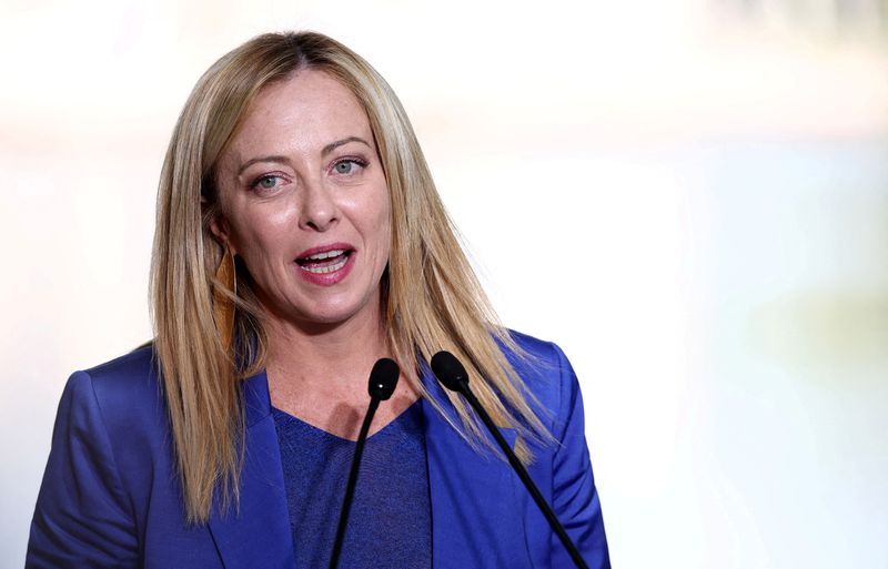 &copy; Reuters. La Première ministre italienne Giorgia Meloni lors d'une conférence de presse, à Varsovie. /Photo prise le 5 juillet 2023/REUTERS/Kacper Pempel