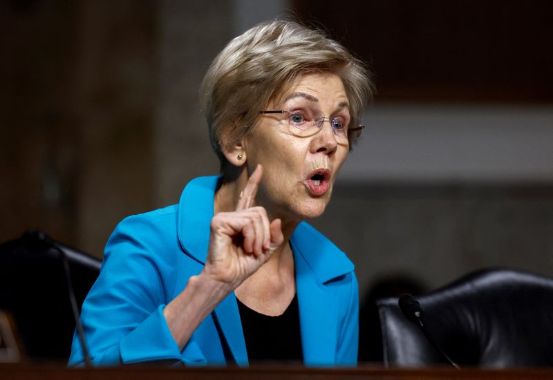 &copy; Reuters. FILE PHOTO: U.S. Senator Elizabeth Warren (D-MA) questions witnesses during a Senate Banking, Housing, and Urban Affairs Committee hearing in the wake of recent bank failures, on Capitol Hill in Washington, U.S., May 18, 2023. REUTERS/Evelyn Hockstein/Fil