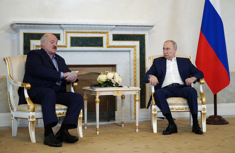 &copy; Reuters. Presidentes de Belarus, Alexander Lukashenko, e da Rússia, Vladimir Putin, durante reunião em São Petersburgo
23/07/2023 Sputnik/Alexei Danichev/Kremlin via REUTERS