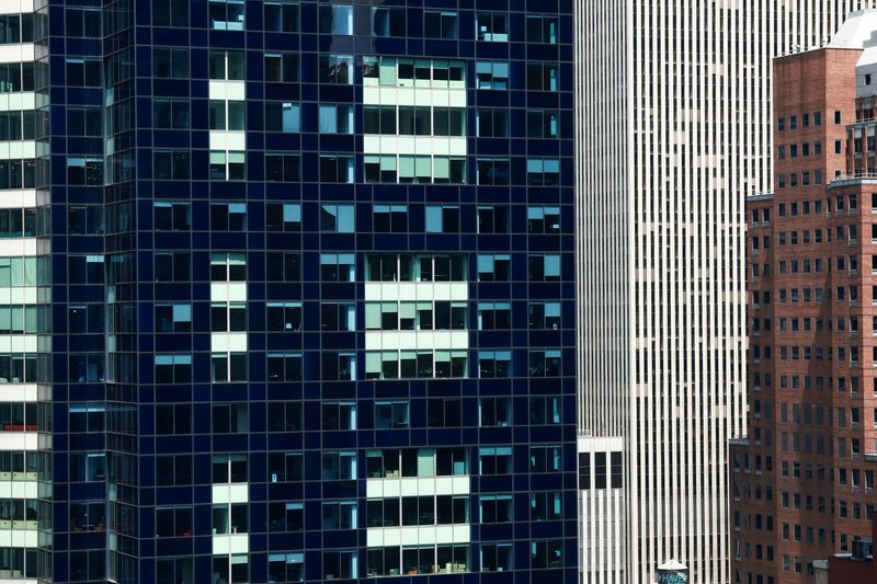 © Reuters. Office buildings are seen in New York City, U.S., July 7, 2023. REUTERS/Amr Alfiky