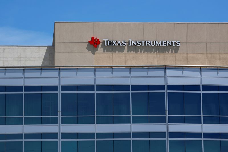 &copy; Reuters. A Texas Instruments Office is shown in San Diego, California, U.S., April 24, 2018.  REUTERS/Mike Blake