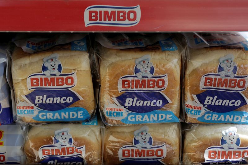 &copy; Reuters. Imagen de archivo. Barras de pan del panificador mexicano Grupo Bimbo en una tienda en Ciudad Juárez, México 19 de junio de 2017. REUTERS/José Luis González
