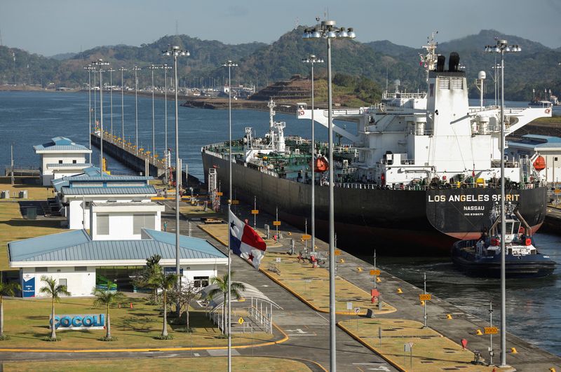 &copy; Reuters. ناقلة النفط أثناء عبورها قناة بنما بتاريخ الاشر من مارس آذار 2023. تصوير: أريس مارتينيز- رويترز.
