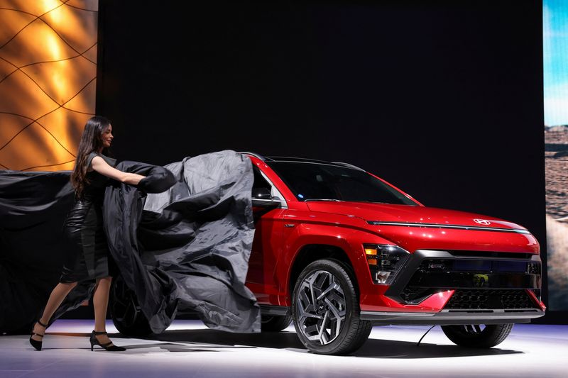 © Reuters. FILE PHOTO: A Hyundai Kona vehicle is unveiled at the New York International Auto Show, in Manhattan, New York City, U.S., April 5, 2023. REUTERS/Andrew Kelly