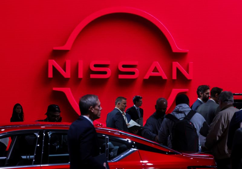 &copy; Reuters. FILE PHOTO: People gather at Nissan's stand during the New York International Auto Show, in Manhattan, New York City, U.S., April 13, 2022. REUTERS/Andrew Kelly