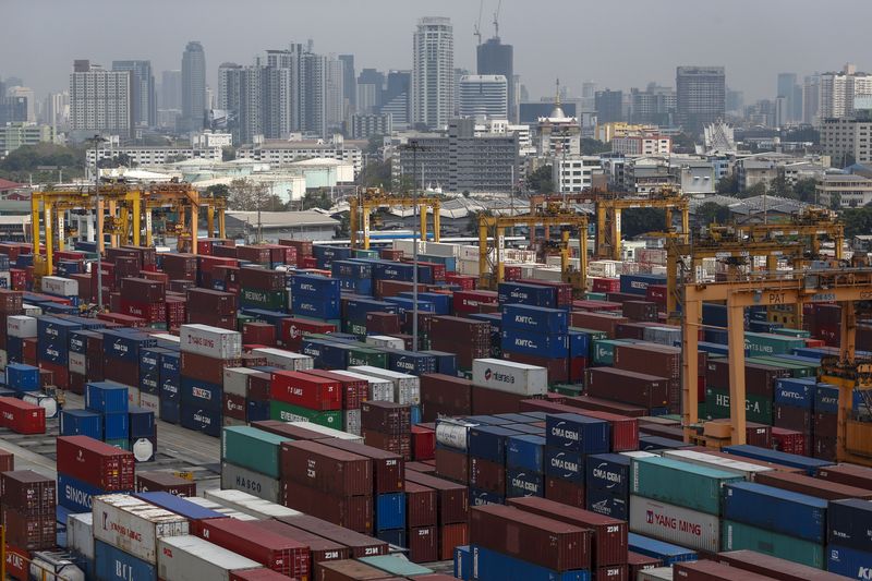 &copy; Reuters. FILE PHOTO: Shipping containers stand at a port in Bangkok, Thailand, March 25, 2016.  REUTERS/Athit Perawongmetha/File Photo