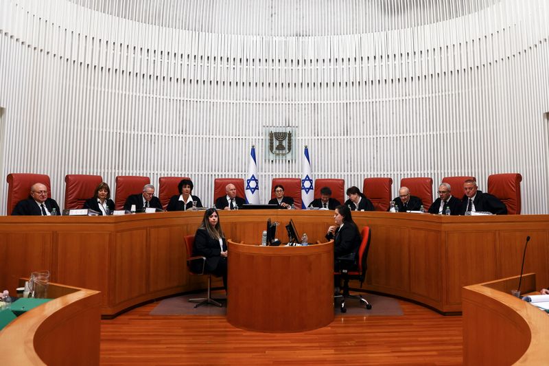 &copy; Reuters. جلسة لقضاة المحكمة العليا في إسرائيل بالقدس في الخامس من يناير كانون الثاني 2023. تصوير: رونين زفولون - رويترز.