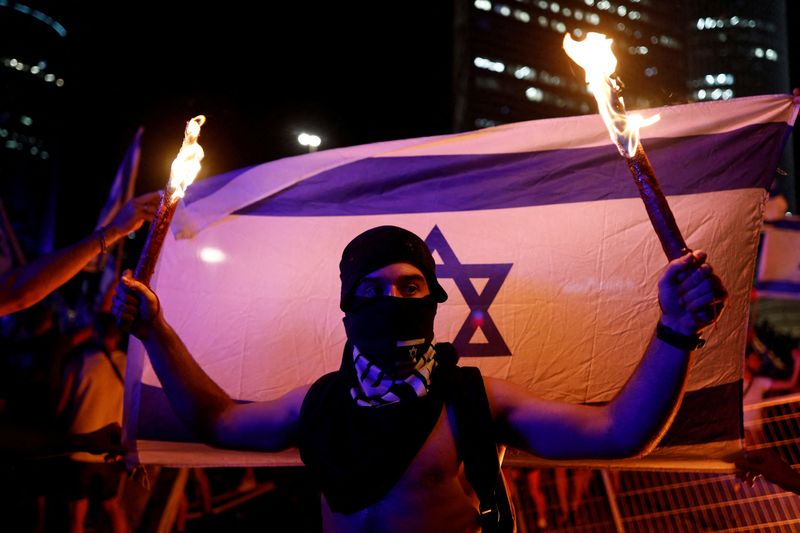 &copy; Reuters. Protesto em Tel Aviv
 24/7/2023   REUTERS/Corinna Kern