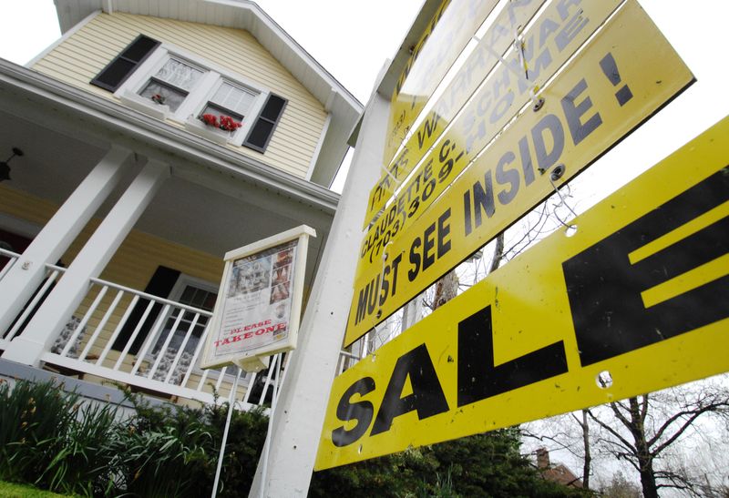 &copy; Reuters. Un panneau annonce une maison ouverte à la vente à Alexandria, en Virginie./Photo prise le 6 avril 2008/REUTERS/Jonathan Ernst