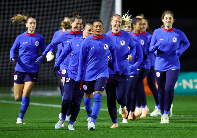 &copy; Reuters. Jogadoras da seleção da Holanda treinam durante Copa do Mundo feminina de futebol em Dunedin, na Nova Zelândia
22/07/2023 REUTERS/Molly Darlington