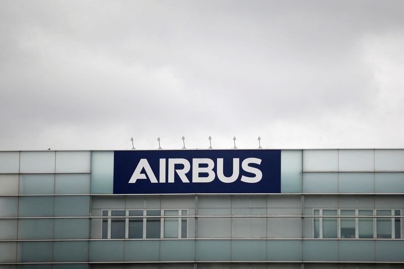 &copy; Reuters. FILE PHOTO: A logo of Airbus is seen at the entrance of its factory in Blagnac near Toulouse, France, July 2, 2020.  REUTERS/Benoit Tessier/File Photo