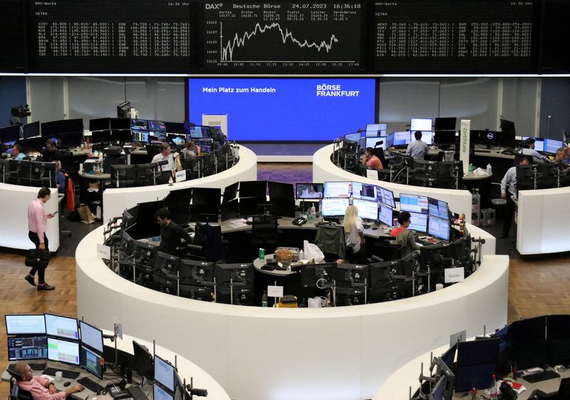 &copy; Reuters. Graphique de l'indice allemand DAX à la bourse de Francfort. /Photo prise le 24 juillet 2023/REUTERS/Staff/File Photo