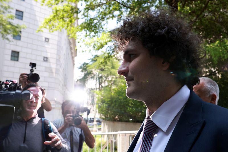 © Reuters. Indicted FTX founder Sam Bankman-Fried walks outside at the United States Courthouse in New York City, U.S., July 26, 2023. REUTERS/Amr Alfiky/File Photo