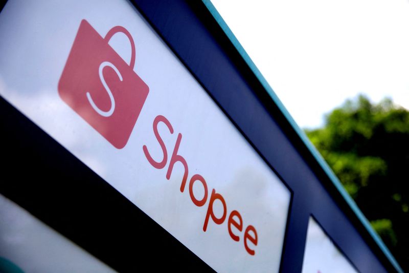 © Reuters. FILE PHOTO: The Shopee logo is seen at an office building in Singapore January 17, 2018. REUTERS/Thomas White/File Photo