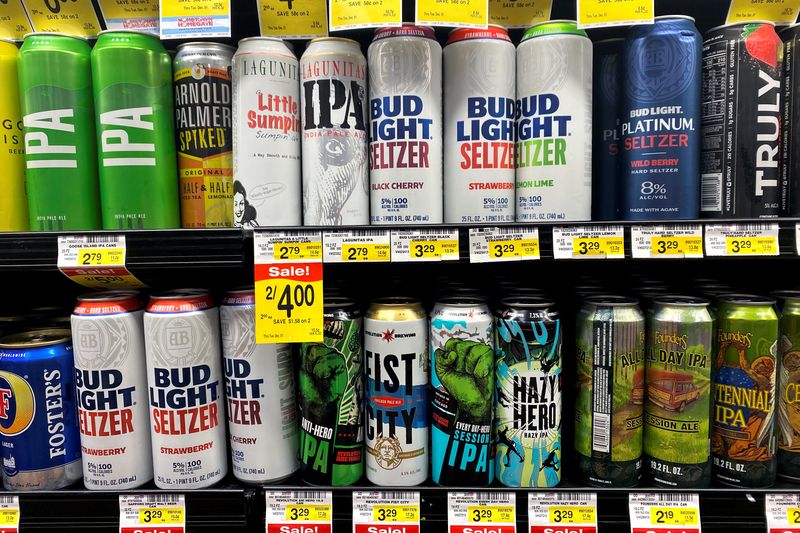 © Reuters. FiILE PHOTO: Cans of AB InBev's Bud Light hard seltzer are displayed in a fridge in Jewel-Osco supermarket in Chicago, Illinois, U.S. October 21, 2020. Picture taken October 21, 2020.  REUTERS/Richa Naidu