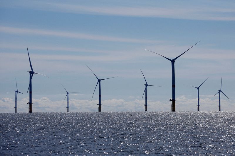 &copy; Reuters. FILE PHOTO: Wind turbines are seen at the Saint-Nazaire offshore wind farm, off the coast of the Guerande peninsula in western France, September 30, 2022. REUTERS/Stephane Mahe/File Photo