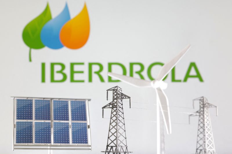 &copy; Reuters. Miniatures of windmill, solar panel and electric pole are seen in front of Iberdrola Renewables logo in this illustration taken January 17, 2023. REUTERS/Dado Ruvic/Illustration
