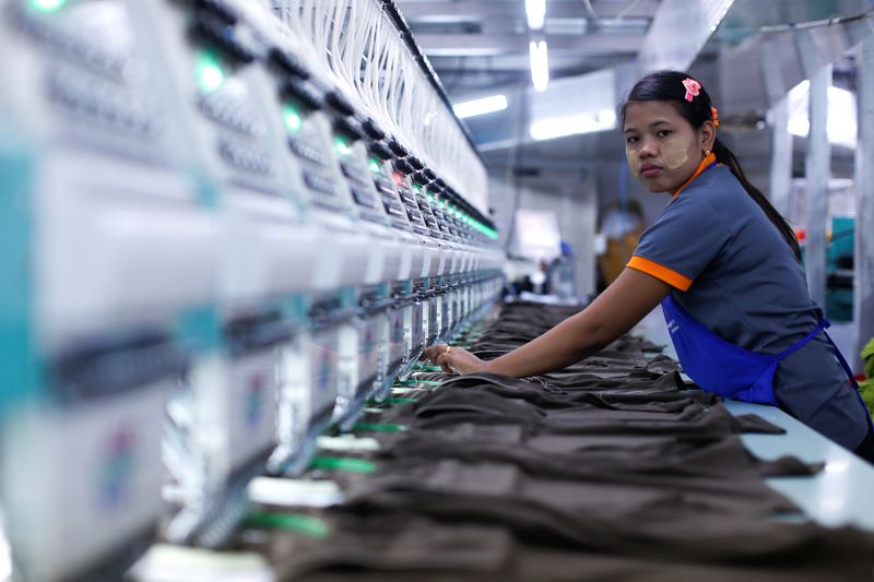 &copy; Reuters. FILE PHOTO: A labourer works at a garment factory in Bangkok, Thailand, May 30, 2016. Picture taken May 30, 2016. REUTERS/Athit Perawongmetha/File photo