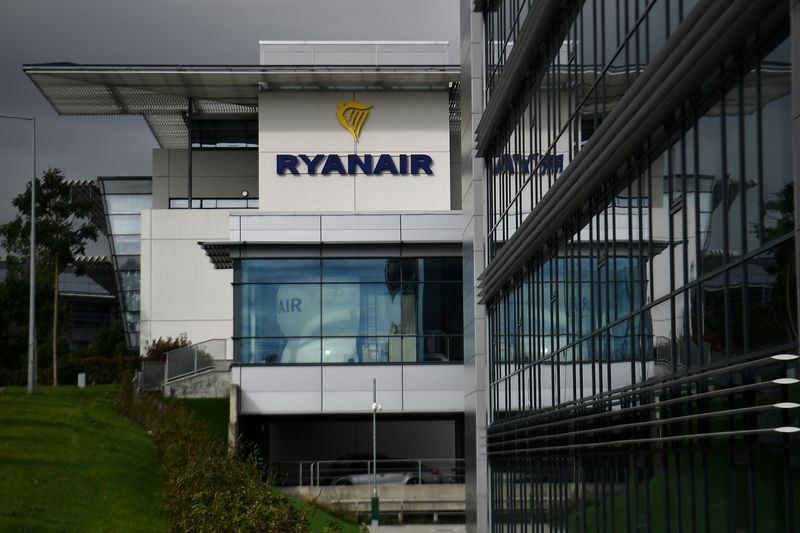 &copy; Reuters. FILE PHOTO-General view of the Ryanair logo at their headquarters in Dublin, Ireland, September 16, 2021. REUTERS/Clodagh Kilcoyne/File Photo