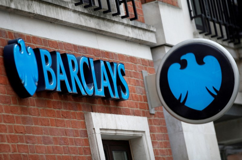 &copy; Reuters. FOTO DE ARCHIVO. Un logo del banco Barclays, en Londres, Reino Unido. 23 de febrero del 2022.  REUTERS/Peter Nicholls