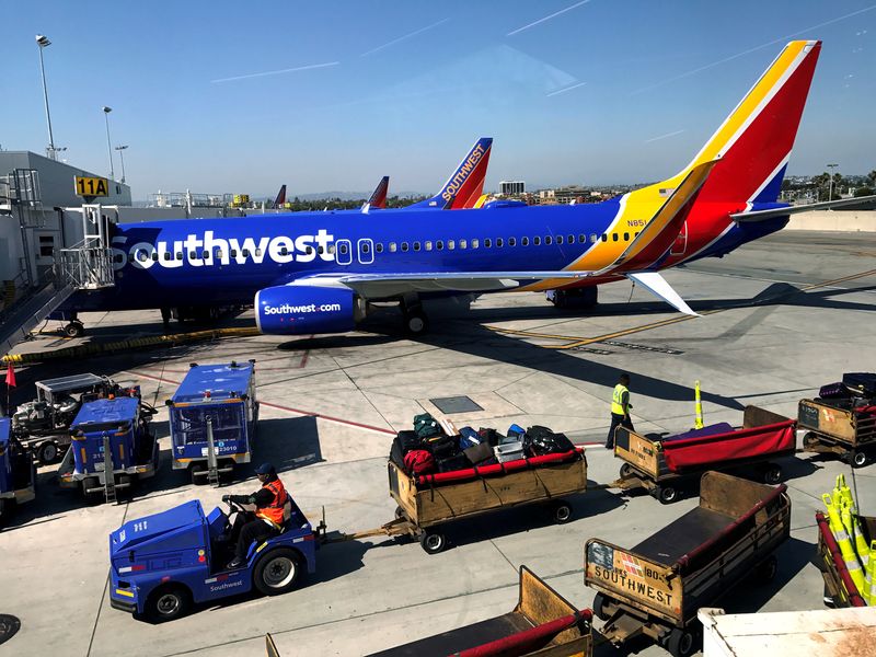 &copy; Reuters. FILE PHOTO: A Southwest Airlines Boeing 737-800 plane is seen at Los Angeles International Airport (LAX) in the Greater Los Angeles Area, California, U.S., April 10, 2017.   REUTERS/Lucy Nicholson//File Photo