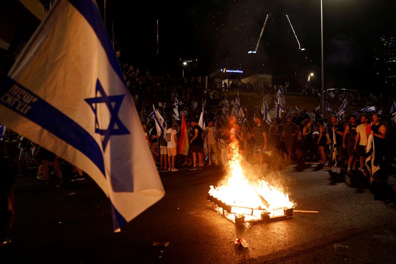 &copy; Reuters. Protesto em Tel Aviv
 24/7/2023   REUTERS/Corinna Kern