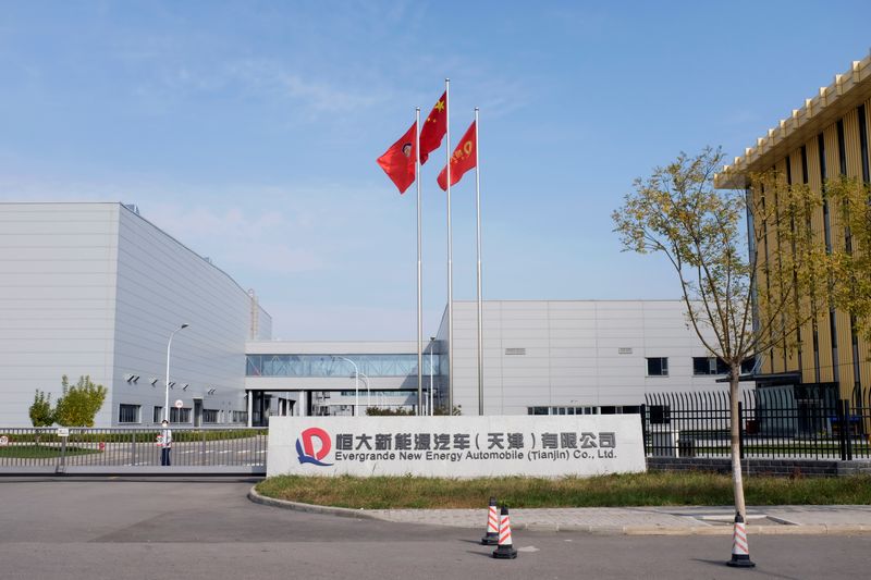 &copy; Reuters. A view of the electric vehicle (EV) factory of China Evergrande New Energy Vehicle Group in Tianjin, China October 20, 2021. Picture taken October 20, 2021. REUTERS/Yilei Sun/File photo