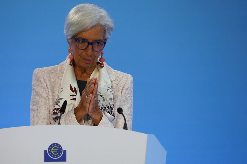 &copy; Reuters. FILE PHOTO: European Central Bank (ECB) President Christine Lagarde speaks to the media following the Governing Council's monetary policy meeting at ECB headquarters in Frankfurt, Germany, July 27, 2023. REUTERS/Kai Pfaffenbach/File Photo