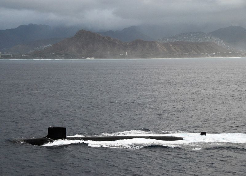 &copy; Reuters. FILE PHOTO: Virginia-class attack submarine USS Hawaii (SSN 776) passes by Diamond Head crater on Oahu in Hawaii while transiting to Pearl Harbor in this July 23, 2009 handout photo obtained by Reuters July 6, 2017.     Mass Communication Specialist 2nd c